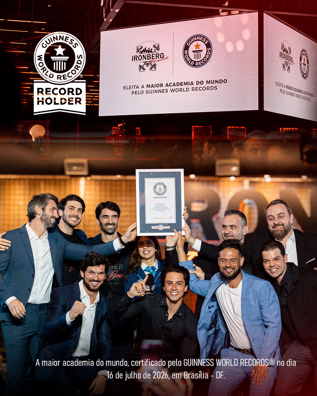 Equipe Ironberg reunida na conquista do recorde da maior academia do mundo